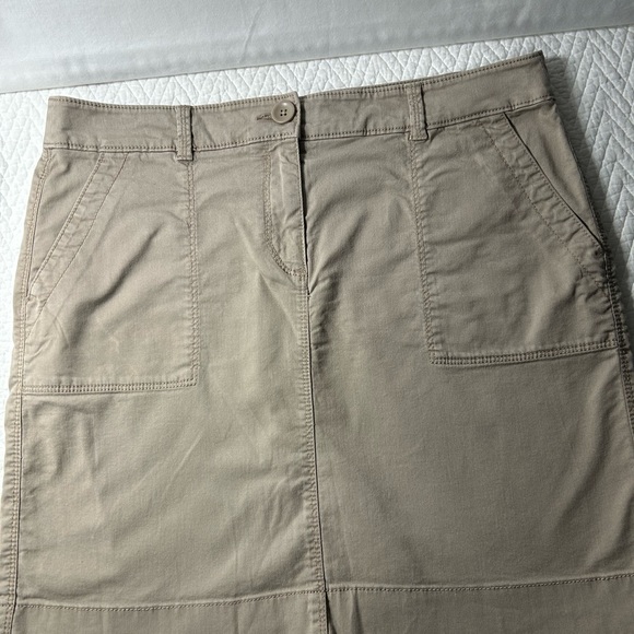 Loft women’s size 8 khaki skirt with front and‎ back pockets front zip - Picture 2 of 10